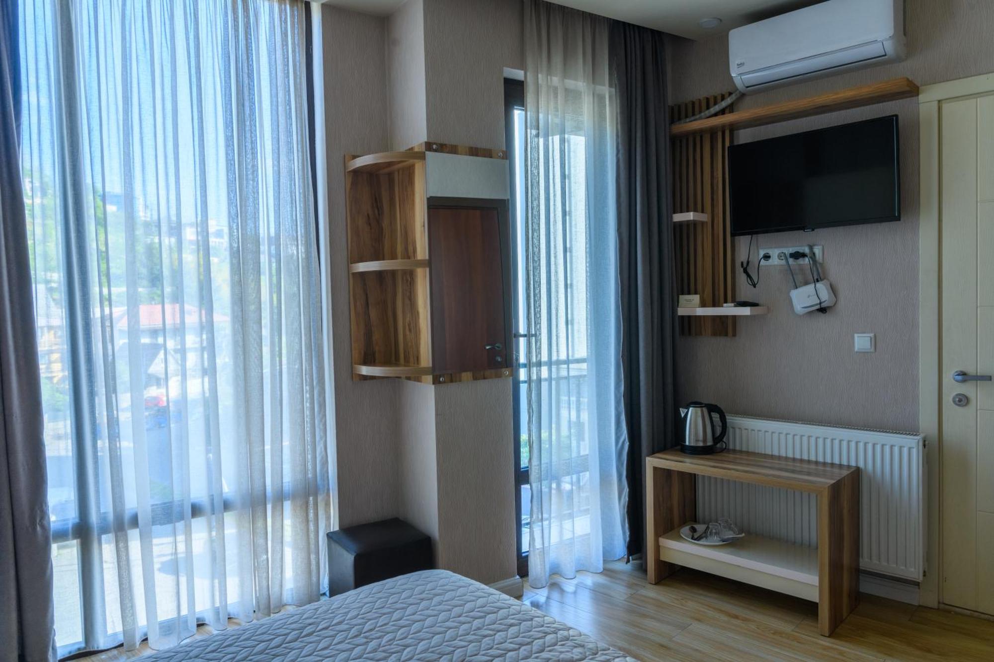 Hotel Sunny Μπατούμι Εξωτερικό φωτογραφία